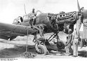 220px-Bundesarchiv_Bild_146-1981-064-16A,_Nordafrika,_Demontage_einer_Junkers_Ju_87